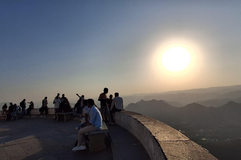 Monsoon Palace visit with Hotel Pickup-dropoff All Inclusive Guided Hiking at Monsoon Palace with Lunch