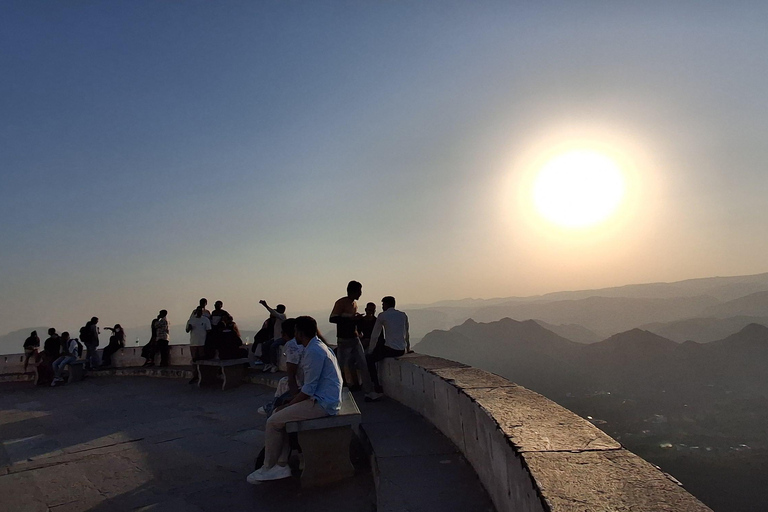 Monsoon Palace visit with Hotel Pickup-dropoff All Inclusive Guided Hiking at Monsoon Palace with Lunch
