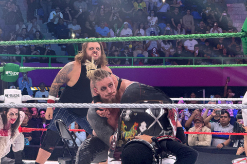 Mexico City:AAA x WWE Lucha Libre Tour with Guide and Ticket Mexico City: Lucha Libre Match with Ice Cream & Guide