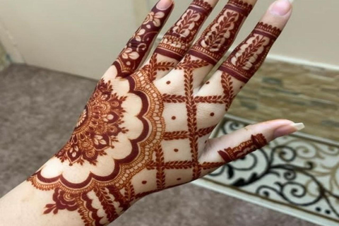 Delhi: Henna Art Workshop with Local Artist