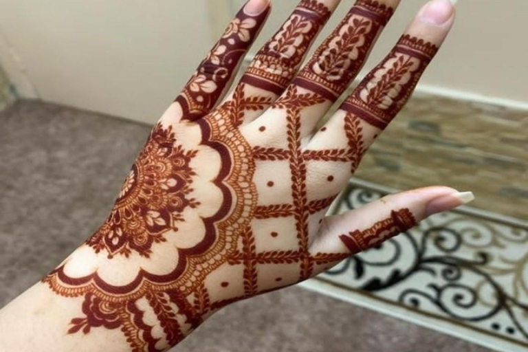 Delhi: Henna Art Workshop with Local Artist
