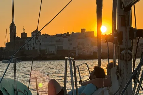 Sitges: Sailing & Sunset En Sitges Cava Incluido