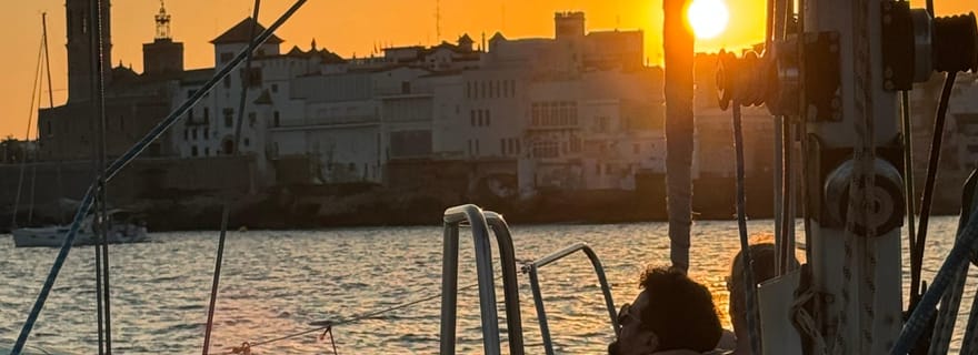 Sitges : Voile et coucher de soleil à Sitges Cava inclus