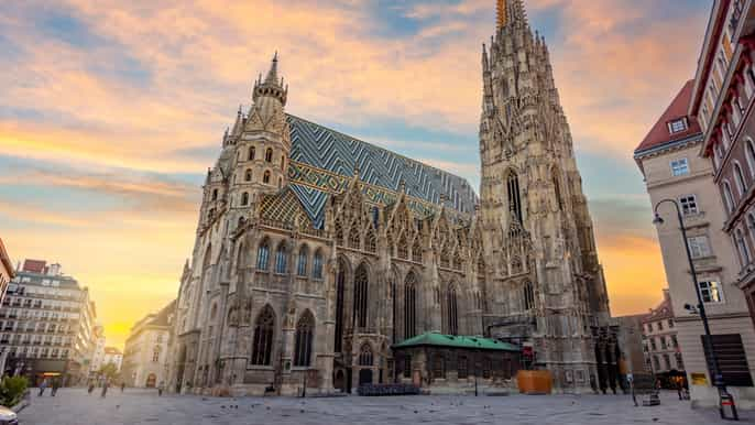 Vienna: Guided Walking Tour of City Highlights & Hidden Gems