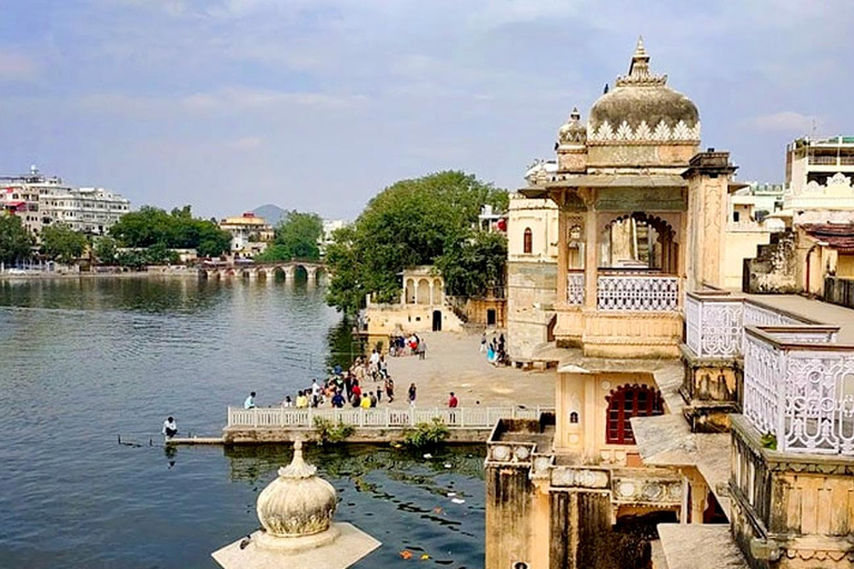 Depuis Udaipur : Visite touristique privée de la ville d'Udaipur en voiture