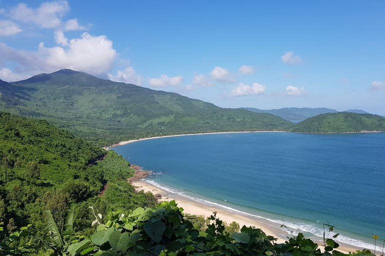 Von Hue aus: Privater Autotransfer nach Hoi An mit landschaftlich reizvollen Stopps