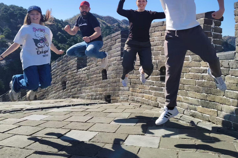 Beijing: Mutianyu Great Wall Private Tour with Tea Tasting Mutianyu Great Wall Private Tour with English Tourguide