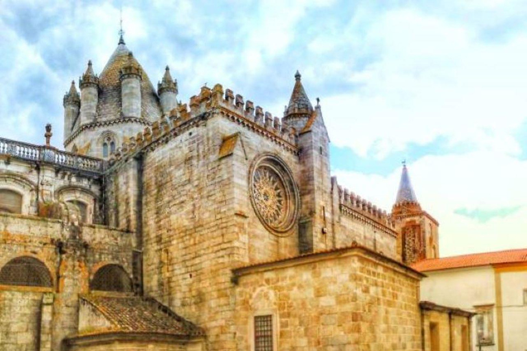 Évora’s UNESCO Sites and the Enchanted Village of Monsaraz