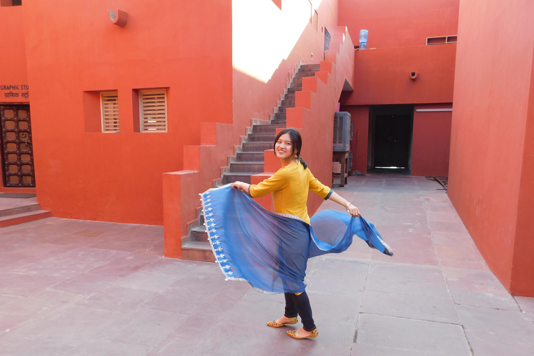 Jaipur: Private Motorcycle Ride with Local Artist Jaipur: Private Motorbike Ride with Local Artist