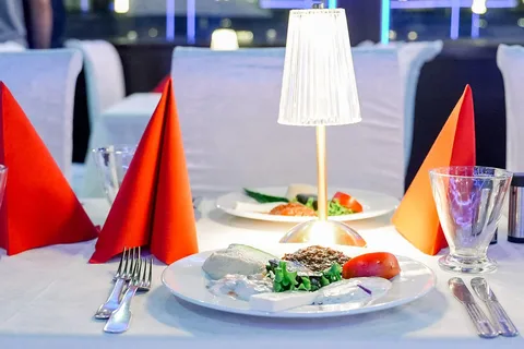 Istanbul : Dîner-croisière sur le Bosphore avec table privée