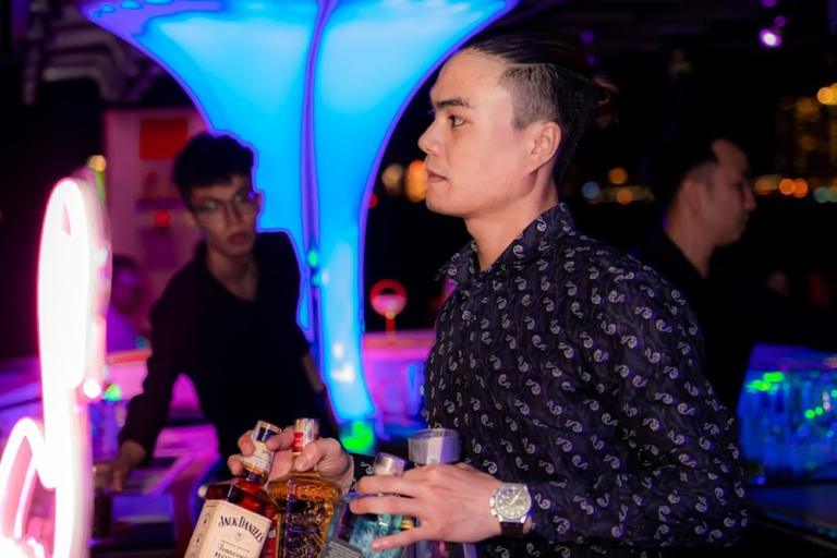 Da Nang: Poseidon DJ & Night Cruise Experience Poseidon Dinner & DJ Party Experience