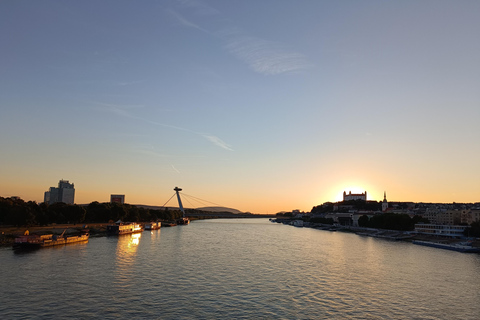 Bratislava: Danube River Cruise with Unlimited Prosecco