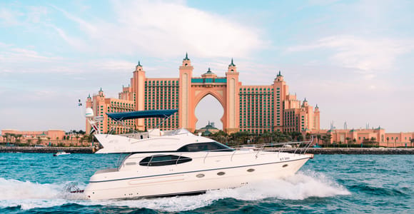 Dubai: Private Yacht Cruise with Option to Add Gourmet Food