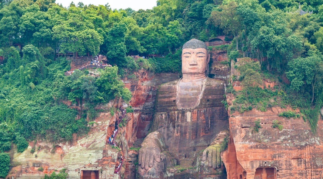 Private Tour: Entdeckung der Pandas und des majestätischen Riesenbuddhas
