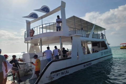 Meilleure expérience de bateau de fête au coucher du soleil à BoracaySoirée en voilier au coucher du soleil à Boracay