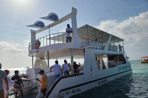 Meilleure expérience de bateau de fête au coucher du soleil à BoracaySoirée en voilier au coucher du soleil à Boracay