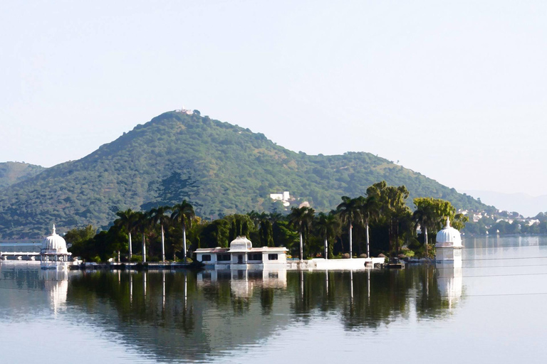 Udaipur: Private Half-Day Tour by Tuk-Tuk or CarHalf-Day Tour by Tuk-Tuk