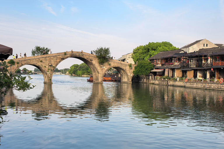 Shanghai: Private Trip to Zhujiajiao Water Town & Yu Garden Group Shanghai Day Tour: Yu Garden, Zhujiajiao & Night Bus 