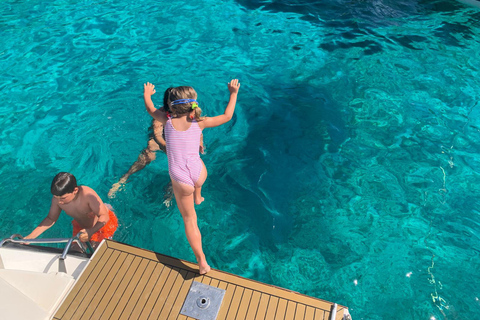 Bonifacio by sailboat 7h: Luxury, Relaxation and Sublime Landscapes Bonifacio by sailboat 7h: Luxury, Relaxation, and Sublime Landscapes