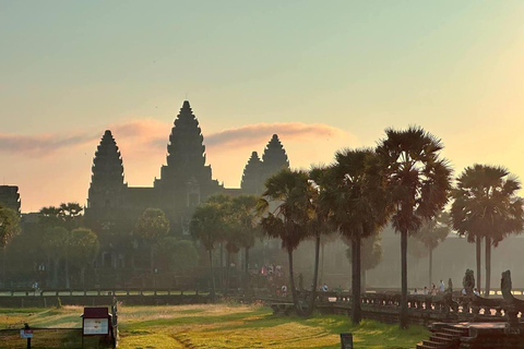 Siem Reap: Small Group Tour 1 day at Angkor with sunrise Small Group Tour in Spanish