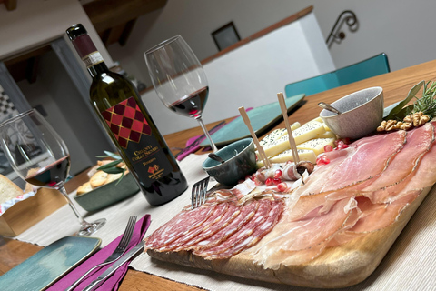 San Gimignano: Vineyard and Cellar Tour with Wine Tasting