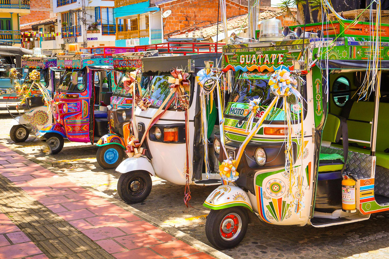 Medellín: Guatape Day Tour Śniadanie, rejs, Piedra Peñol