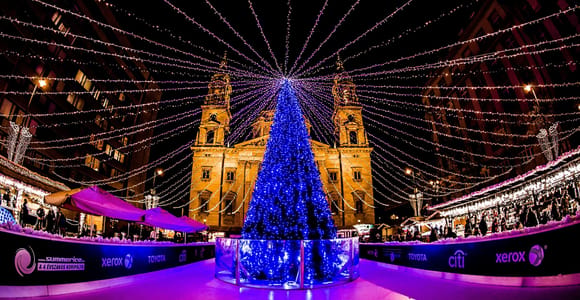 Budapest: Christmas Markets Walking Tour with Cake Tasting