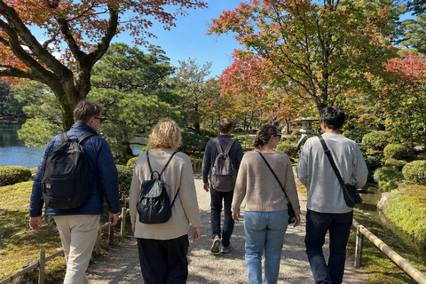Kanazawa: Kenrokuen Autumn Colors & Castle Walk Early Bird 20% Off – Limited Autumn Offer