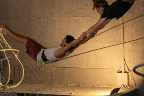 Montreal: Flying Trapeze Class at Le Château de Cirque