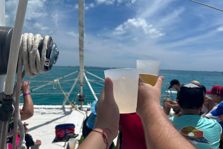 Isla Mujeres: Catamarantocht met snorkel en Playa NorteRondreis vanuit Cancún