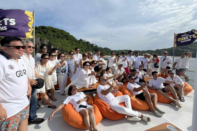 Epicka impreza na jachcie Boracay od SundancerEpicka impreza na jachcie w Boracay z Sundancer