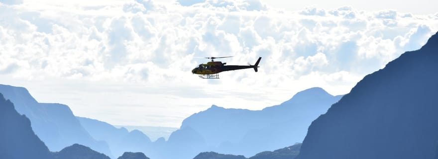 Survol en hélicoptère des volcans et cirques de La Réunion depuis St Pierre
