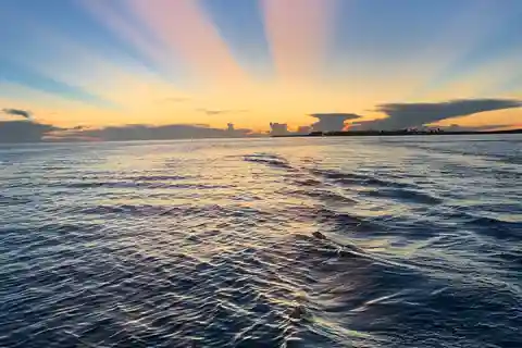 Private Kreuzfahrt bei Sonnenuntergang