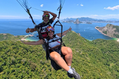 Niterói: Tandem Paragliding Flight with Luciano Miranda – No prior training required. Niterói: Tandem Paragliding Flight with Luciano Miranda – No Training Required