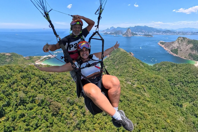Niterói: Tandem Paragliding Flight with Luciano Miranda – No prior training required. Niterói: Tandem Paragliding Flight with Luciano Miranda – No Training Required