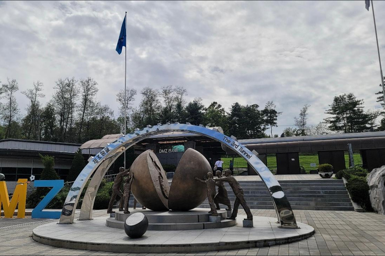 Seoul: DMZ Tour with Banpo Bridge Sunset & waterfall Café