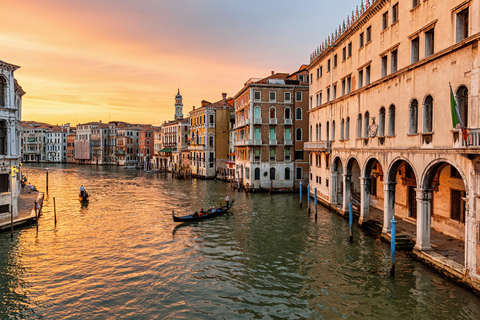 Venice Food Tour: 10 tastings with a 30 Minute Gondola Ride