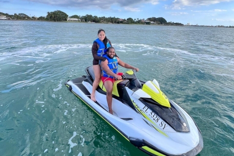 Miami : croisière en ponton avec jouets aquatiques
