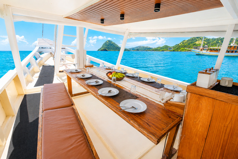 Labuan Bajo: 3-Day Komodo Sailing Ocean View Cabin All Fees Standard Boat | Sharing Room Ocean View | Tiket not Included