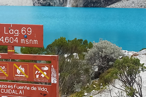 Huaraz: Laguna 69 Guided Hike in Huascarán National Park