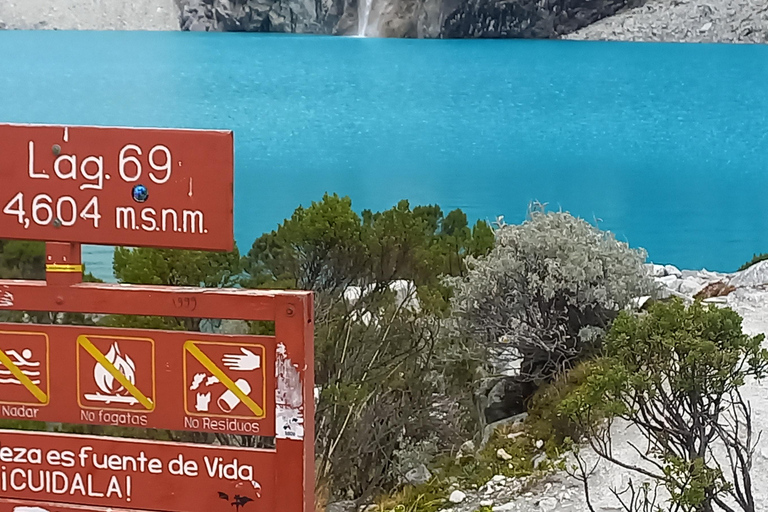 Huaraz: Laguna 69 Guided Hike in Huascarán National Park