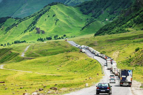 De Tbilisi até os arredores do Monte Kazbek!