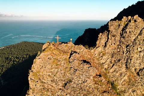 Mauritius: Escursione e scalata guidata del monte Le Morne all&#039;albaLe Morne Mountain Sunrise Escursione e arrampicata