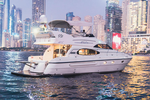 Dubai Yacht Tour - båttur upp till 12 gäster Privat tur3 timmars sightseeing - Dubai Luxury Yacht Experience