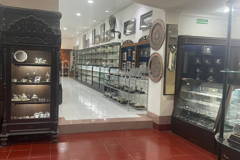 Yogyakarta: o Reino Mataram permanece com o artesanato em prataYogyakarta: Vestígios do Reino Mataram com exposição de prata