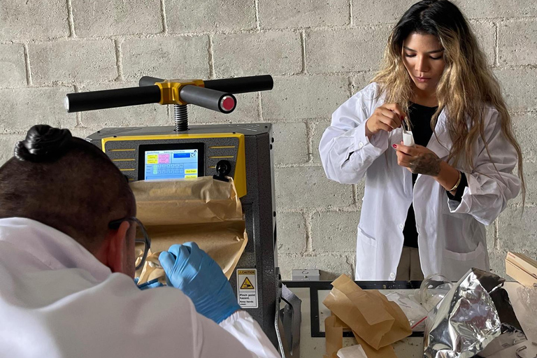 Medellín: Medical Cannabis Industry Tour with Lab & Lunch