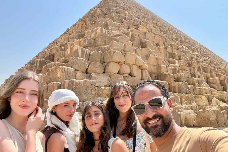 Tour zu den Pyramiden von Gizeh mit Eintritt in die Cheops-Pyramide ab Kairo. Foto: GetYourGuide Tour zu den Pyramiden von Gizeh mit Eintritt in die Cheops-Pyramide ab Kairo. Foto: GetYourGuide