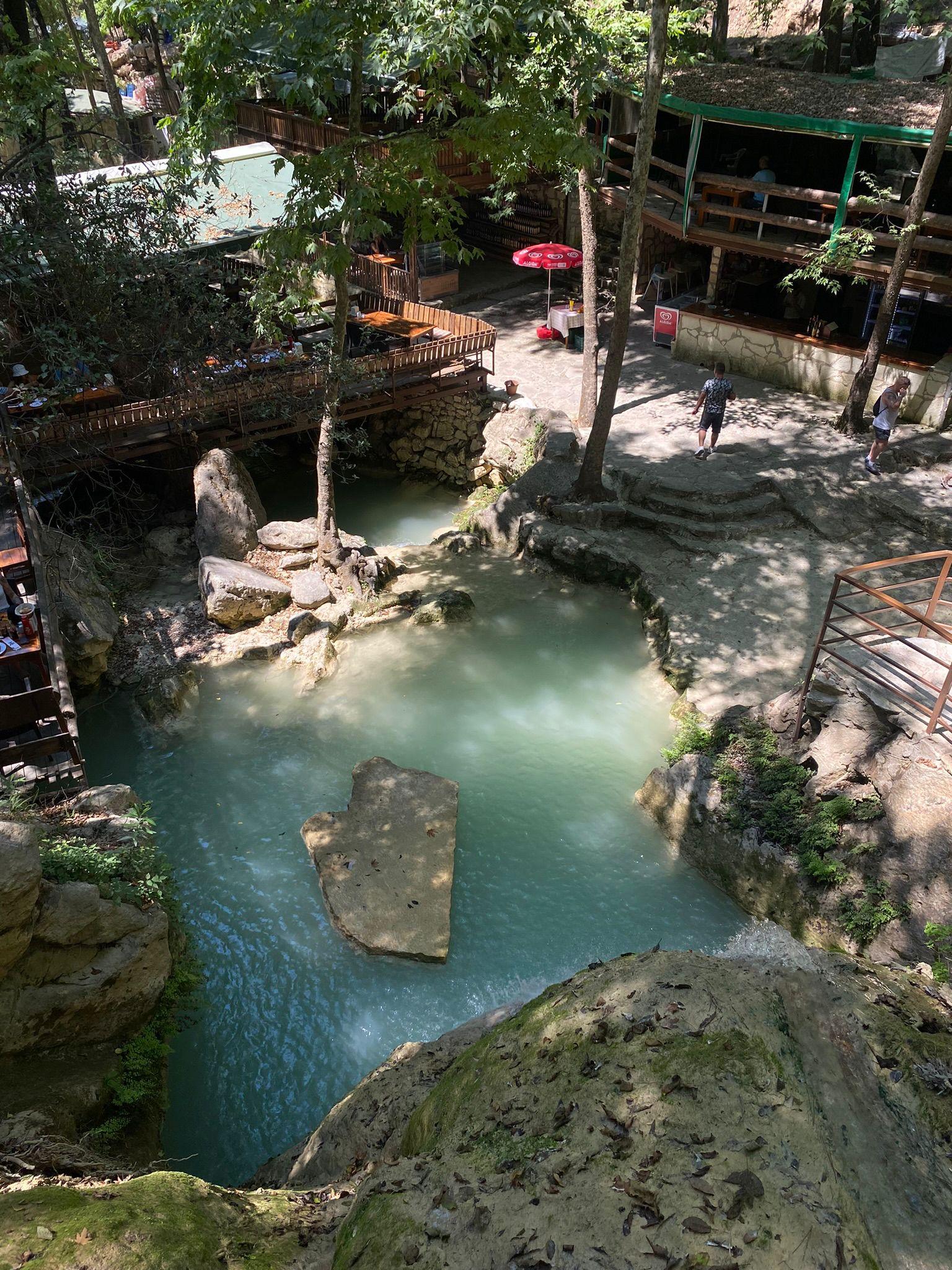 Side: Tour zum verborgenen Paradies und zu den Wasserfällen mit Mittagessen