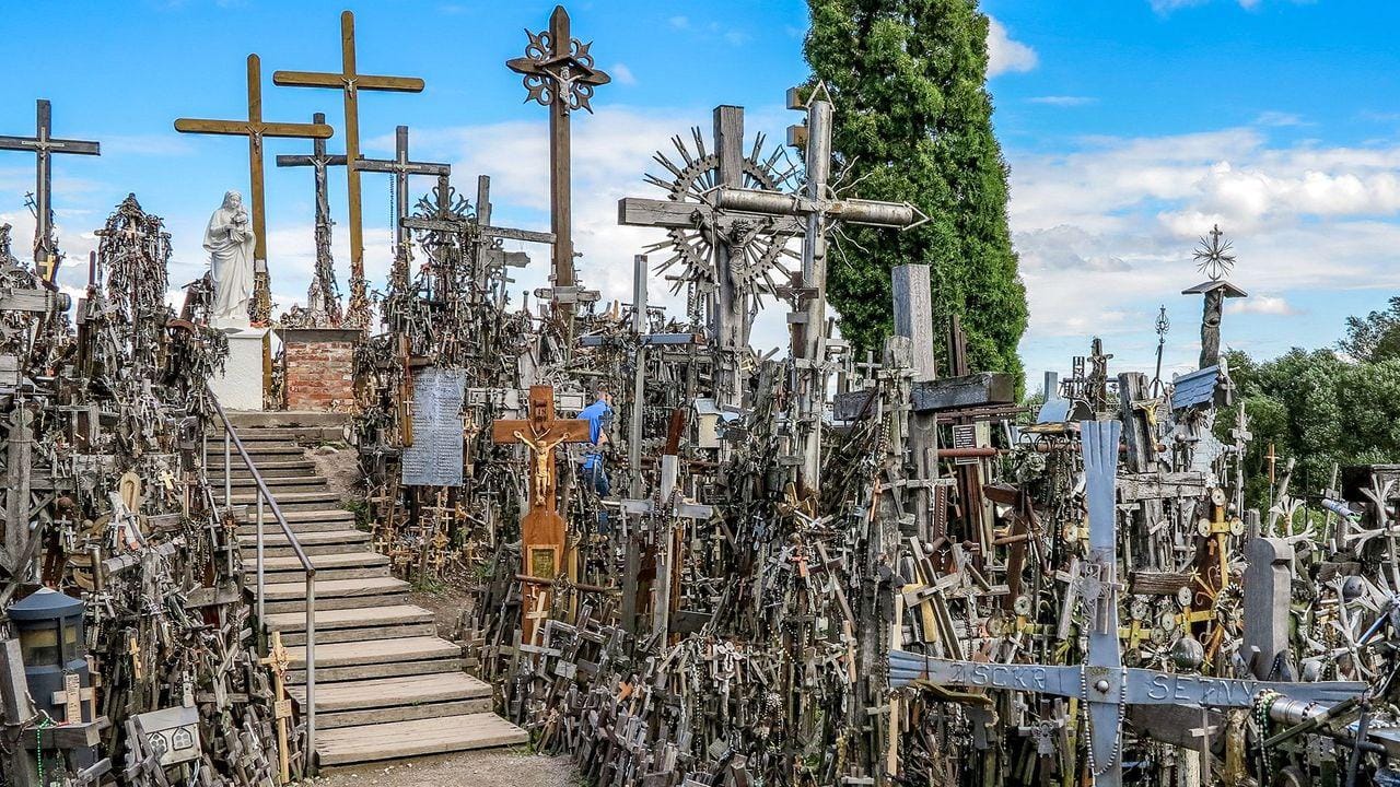 Ab Vilnius/Kaunas: Žemaitija-Tagestour – Kreuze, Seen und Küste
