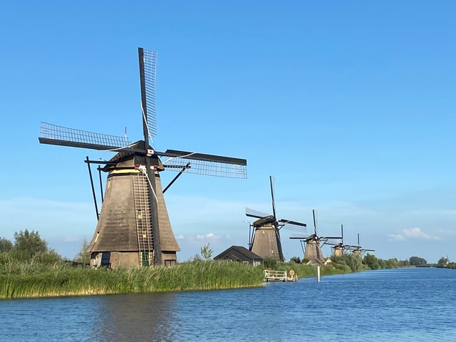 From Rotterdam: Private Kinderdijk & Delft Tour with Pickup